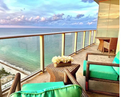 Ocean View Beachfront 2Bed/2B M-Penthouse @HYDE