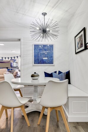 Dining - Best Little Bunkhouse in TX! Walk 2 AT&T Stadium! (Arlington)