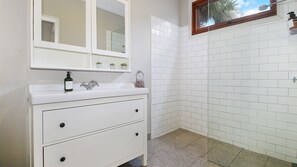 Douche, séchoir à cheveux
