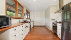 Unclassified image, 5 of 19, button - Spring Creek Cottage (Beechworth)
