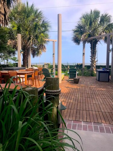 Jungalow Retreat in a Magic Garden-by-the-Sea;  3-min walk to Private Beach