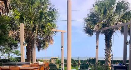 Jungalow Retreat in a Magic Garden-by-the-Sea; 3-min walk to Private Beach