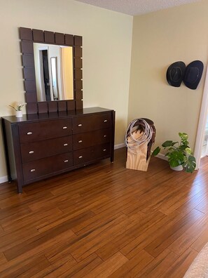 Interior - 3/2.5, pool, hot tub, pool table and fire place (Jacksonville)