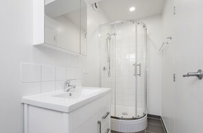 Bathtub - Ahipara Paradise (Ahipara)