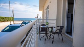 Outdoor dining - Coral Apartment (Avola)