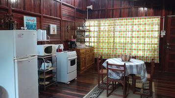 Studio Suite Comfort | Dapur pribadi | Lemari es, microwave, kompor, dan blender