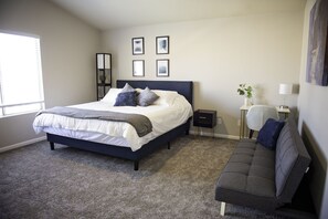 4 chambres, bureau, fer et planche à repasser, accès au Wi-Fi (inclus)