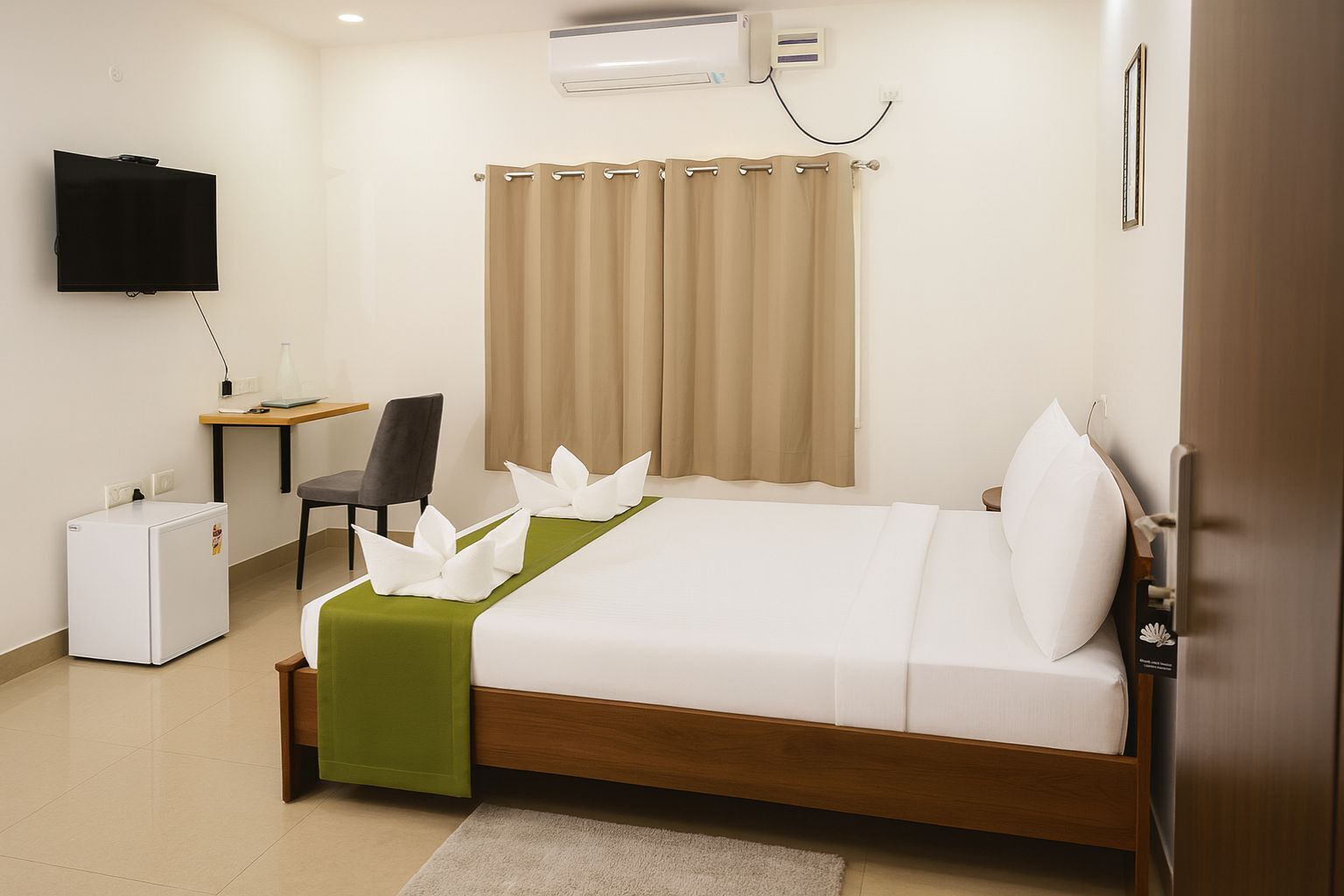 Deluxe tweepersoonskamer | Donsdekens, een minibar, een kluis op de kamer, individueel gedecoreerd