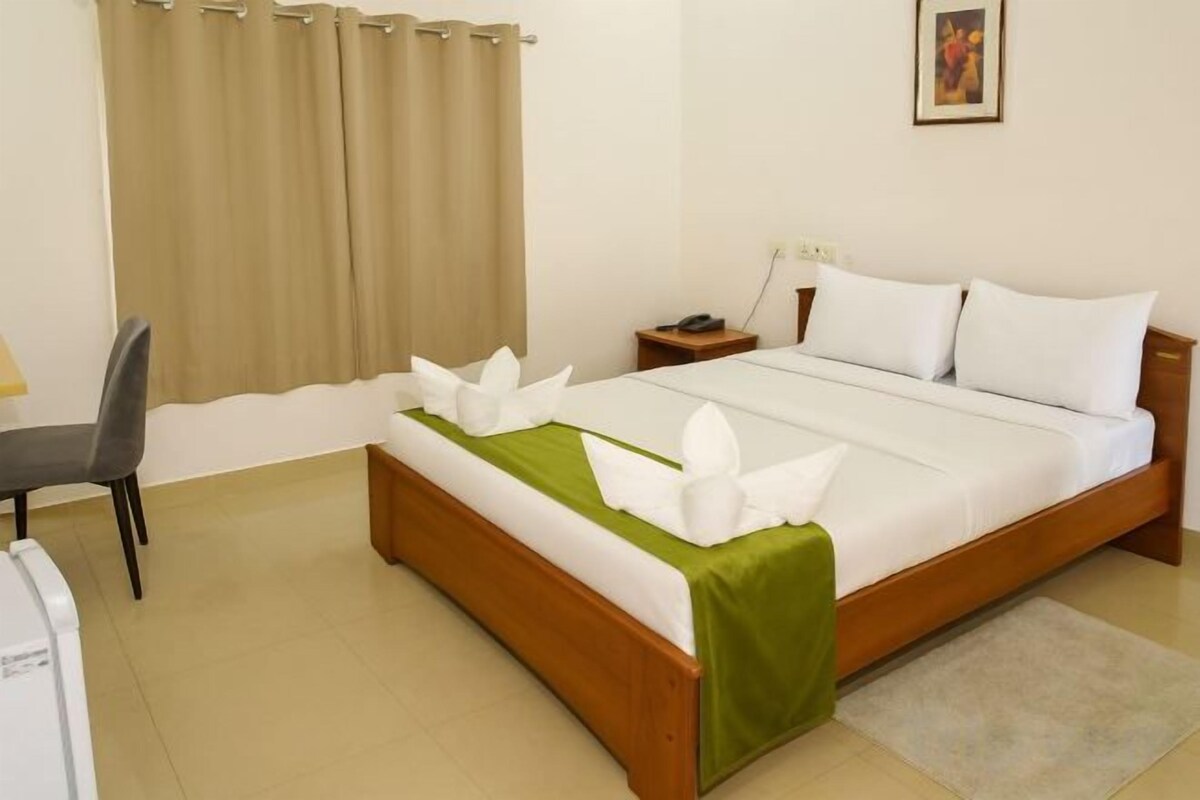 Down comforters, minibar, in-room safe, desk