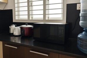ตู้เย็น, ไมโครเวฟ, เตาประกอบอาหาร, เครื่องล้างจาน