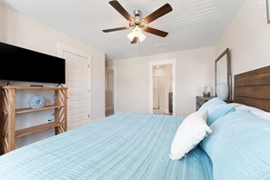 3 bedrooms, desk, WiFi