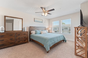3 bedrooms, desk, WiFi