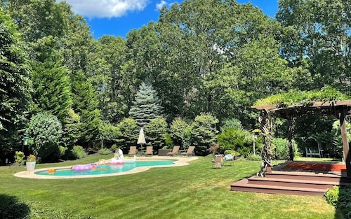 NEW DECK! Private 1 Acre Family Friendly Home - Heated Pool, Home Office & Gym