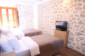 Minibar, coffres-forts dans les chambres, rideaux occultants