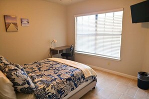 3 bedrooms, desk, iron/ironing board, free WiFi