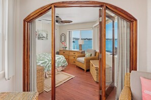 3 habitaciones, tabla de planchar con plancha, cuna de viaje y wifi