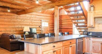 Hill Cabin Hideaway, Romantic! Country Cabin for 2
