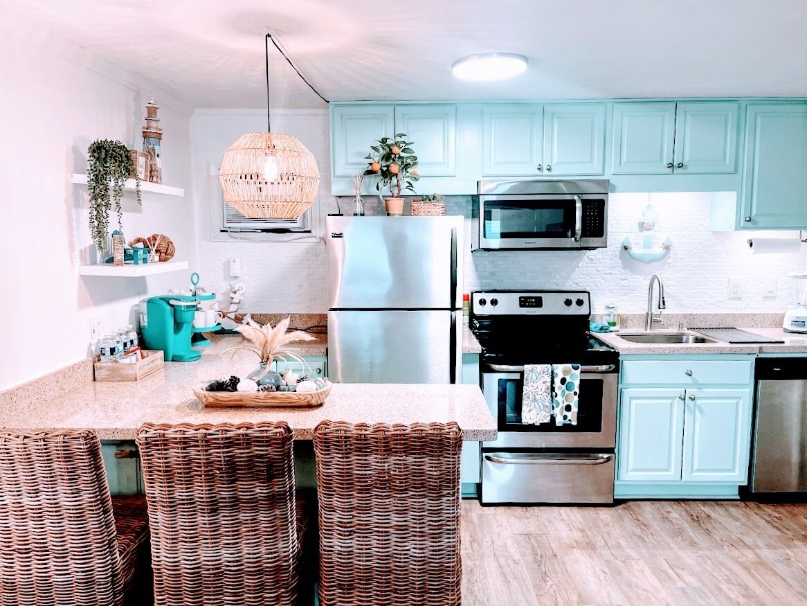 Refrigerador, microondas, horno y parrilla de estufa 