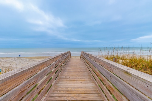 Seaward Escape - Cozy 1st Floor Condo w/ Pool - Just Steps to the Beach!