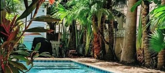 Sunshine Siesta Cottage~Great Old Town Location, Pool, Private Hot Tub!