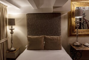 Romantic Room | Premium bedding, in-room safe, soundproofing, free WiFi - Palacio Julio Hotel (Puebla)