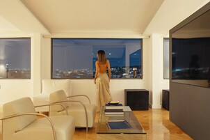 总统开间套房 | 高档床上用品、客房内保险箱、隔音、免费 WiFi