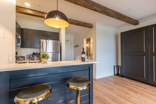 Stratton Mtn Studio | Renovated  | Walk to Lifts