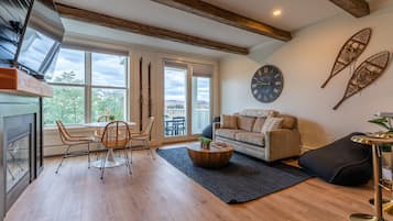 Una Smart TV, una chimenea