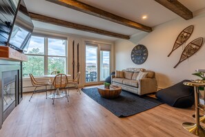 Smart TV, fireplace - Stratton Mtn Studio | Renovated  | Walk to Lifts (Stratton Mountain)