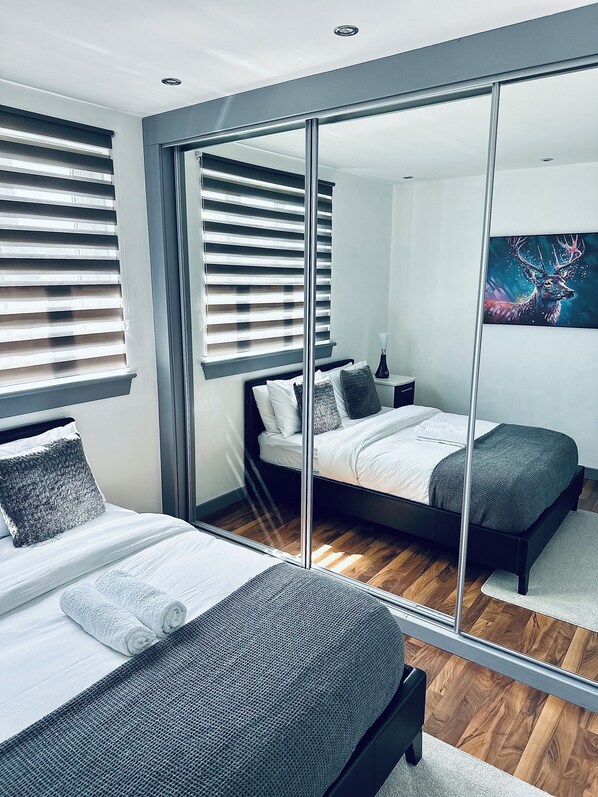 3 chambres, bureau, Wi-Fi, draps fournis