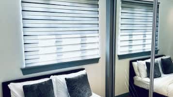 3 bedrooms, desk, WiFi, bed sheets