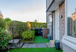 Property grounds - Grace Court, Exquisite 3 Bedroom, located in a serene environment in Aberdeen! (Aberdeen)