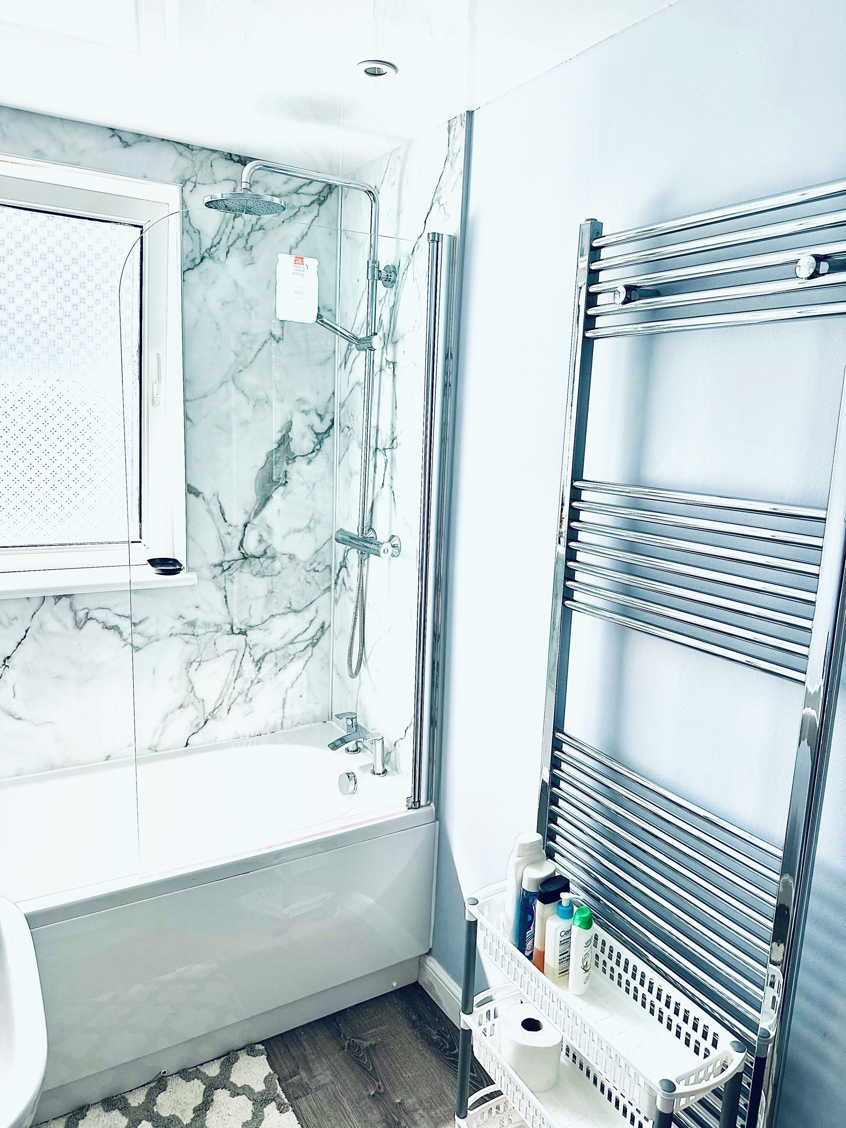 Ensemble baignoire-douche