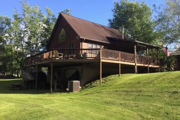 Aspen Lodge - wrap around deck 2 sides.