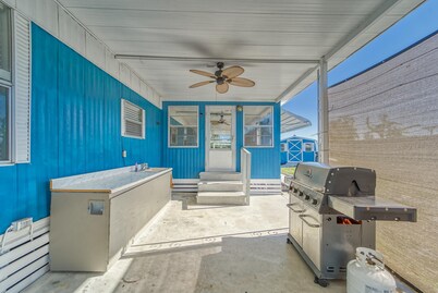 Riverside Oasis -  Dock -  Shuffleboard
