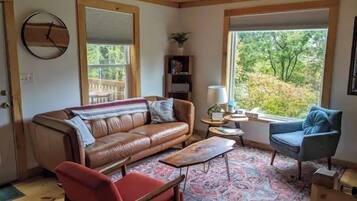 Smart TV, fireplace, video games, books