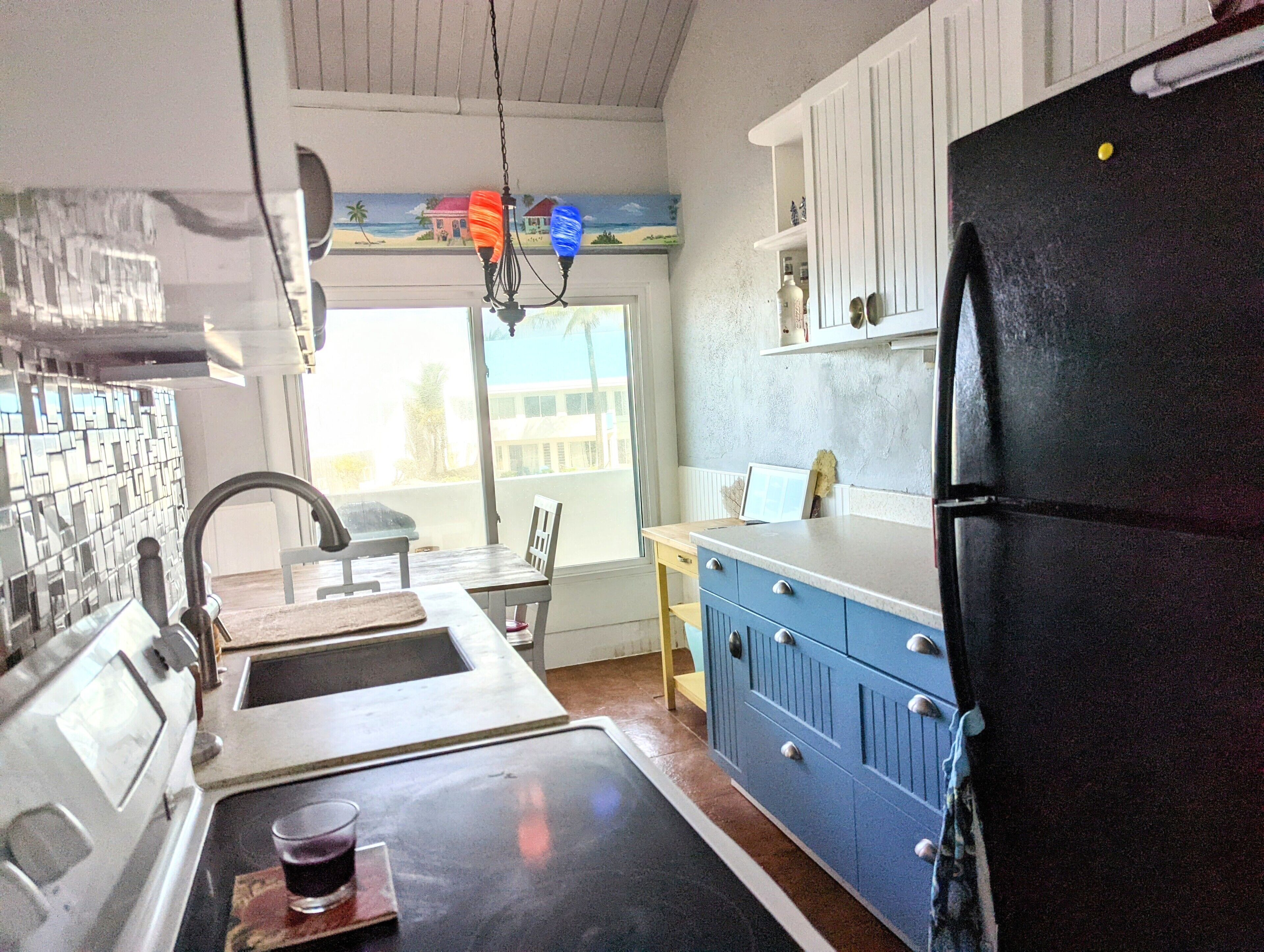 Fridge, microwave, oven, coffee/tea maker