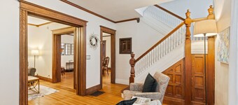 Spacious 4 BDRM w/Onsite Parking & A/C!