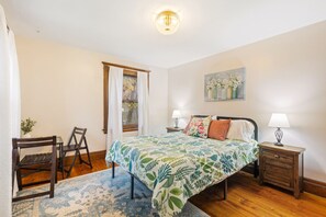 4 bedrooms, desk, iron/ironing board, free WiFi