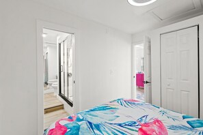 1 bedroom, desk, iron/ironing board, WiFi
