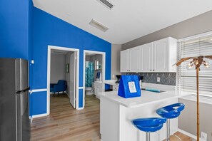 冷蔵庫、電子レンジ、オーブン、食器洗い機