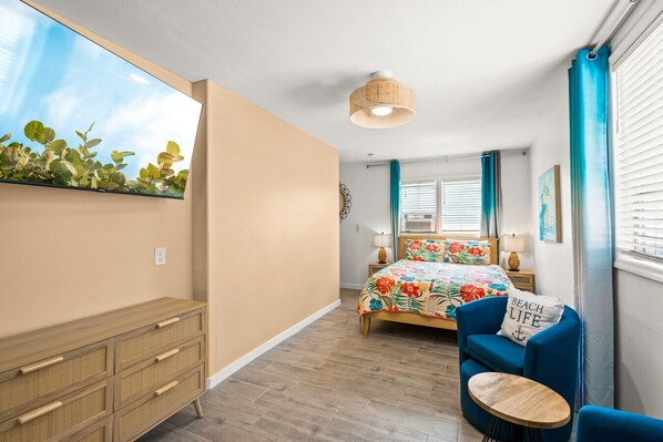 2 bedrooms, desk, iron/ironing board, travel cot