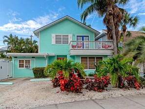 Exterior - 1BR Siesta Key Beach Retreat | Pool | Patio (Siesta Key)