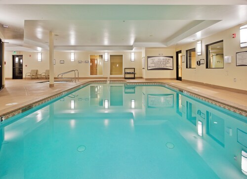 1-Bedroom King Suite | Free Breakfast & Pool Reno