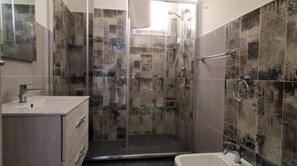 Shower, bidet - Amethyst Apartment (Avola)