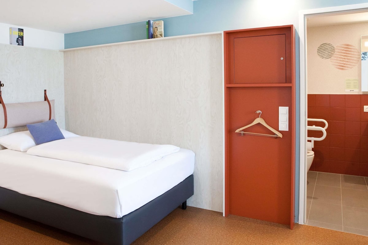 Zimmer, 1 Einzelbett | Schreibtisch, Verdunkelungsvorhänge, schallisolierte Zimmer