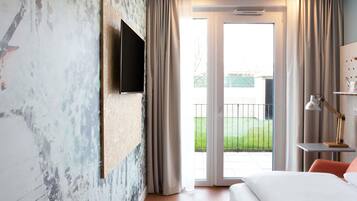 Room, 1 Double Bed | Desk, blackout drapes, soundproofing, iron/ironing board