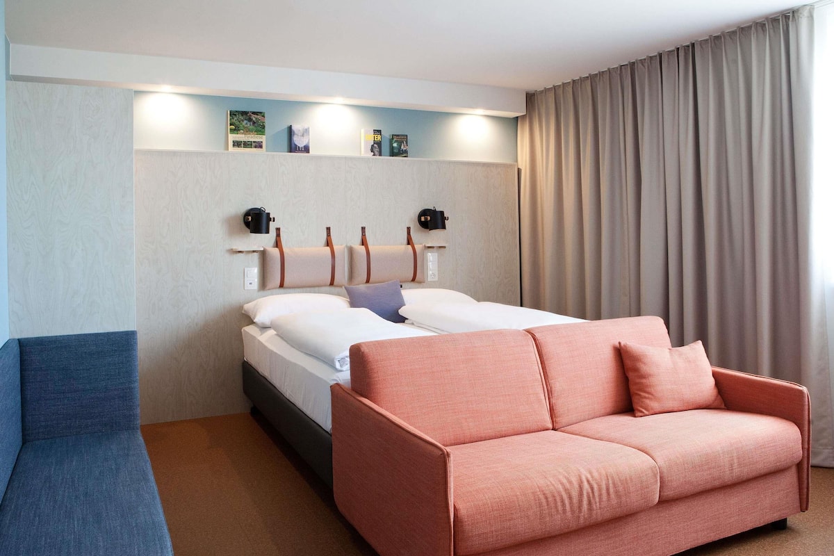 Rom, 1 dobbeltseng (Greet Super Room) | Skrivebord, blendingsgardiner, lydisolert og strykejern/-brett