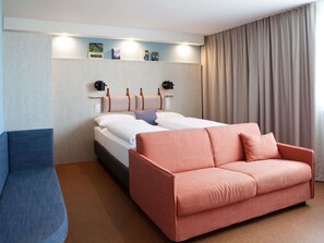 Room, 1 Double Bed (Greet Super Room) | Desk, blackout drapes, soundproofing, iron/ironing board - Greet Wien City Nord  (Vienna)
