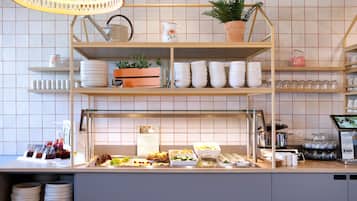 Petit déjeuner buffet (17 EUR par personne)